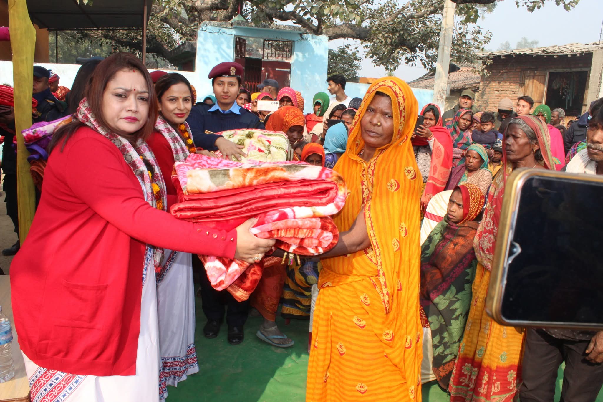 न्यानो कपडा वितरण कार्यक्रम सम्पन्न