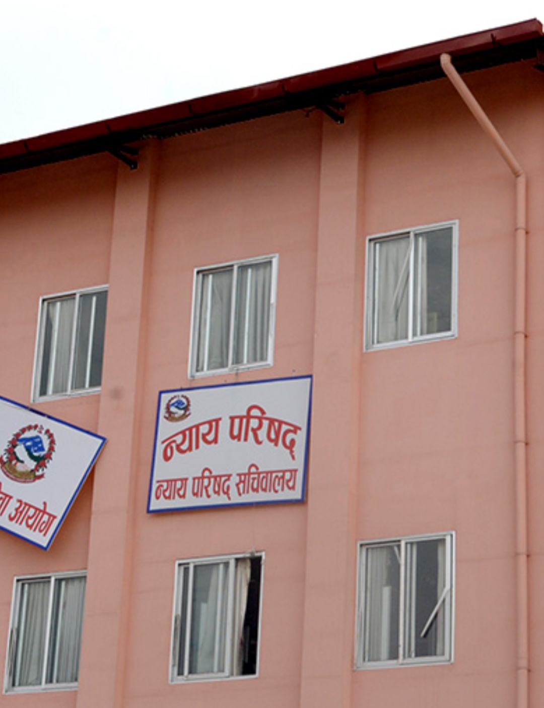 प्रधानन्यायाधीश लागि ६ जनाकाे नाम संवैधानिक परिषद्मामा