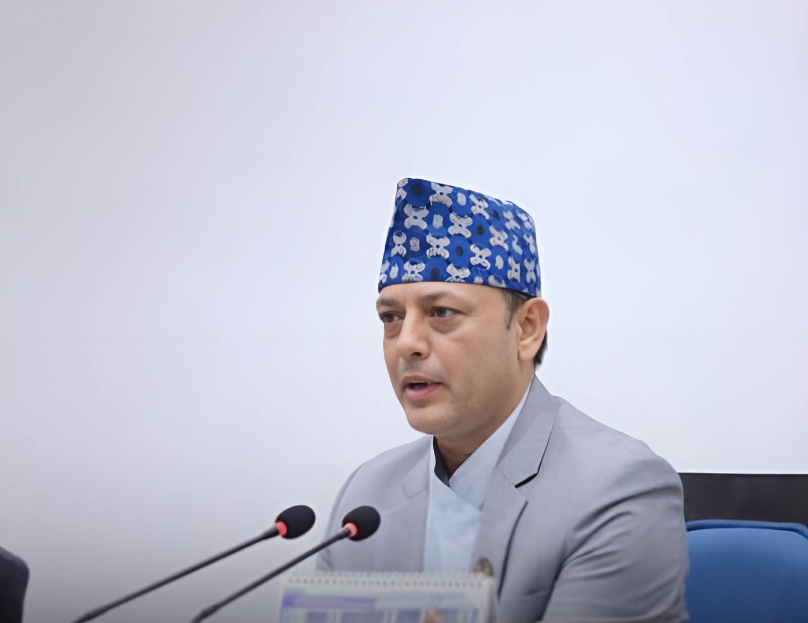 विदेशमा रहेका नेपालीलाई स्वदेश फर्किने तयारी गर्नआग्रह     नागरिकले सम्मानपूर्वक बाँच्न पाउने वातावरण निर्माण हाेला त?