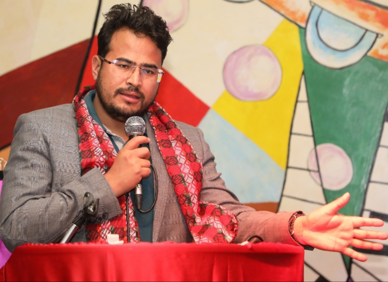 फुटबलको गोल र चुनावको भोट कसैको पेवा हुँदैन -ज्ञानेन्द्र शाहि
