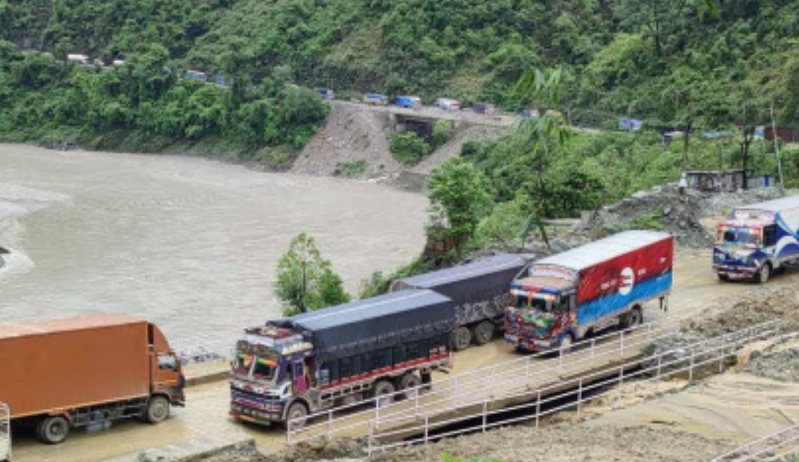 सबै प्रकारका सवारीसाधन सञ्चालनमा राेक