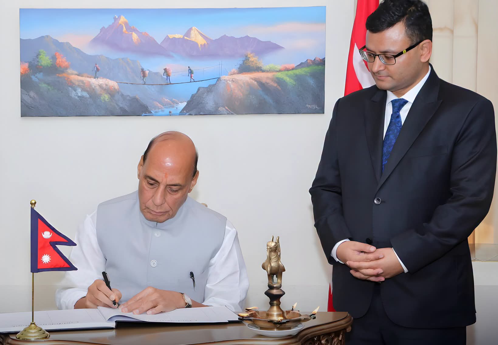सुख दुःख संकटको घडीमा भारत नेपाली नागरिकसँग काँधमा काँध मिलाएर अघि बढ्ने