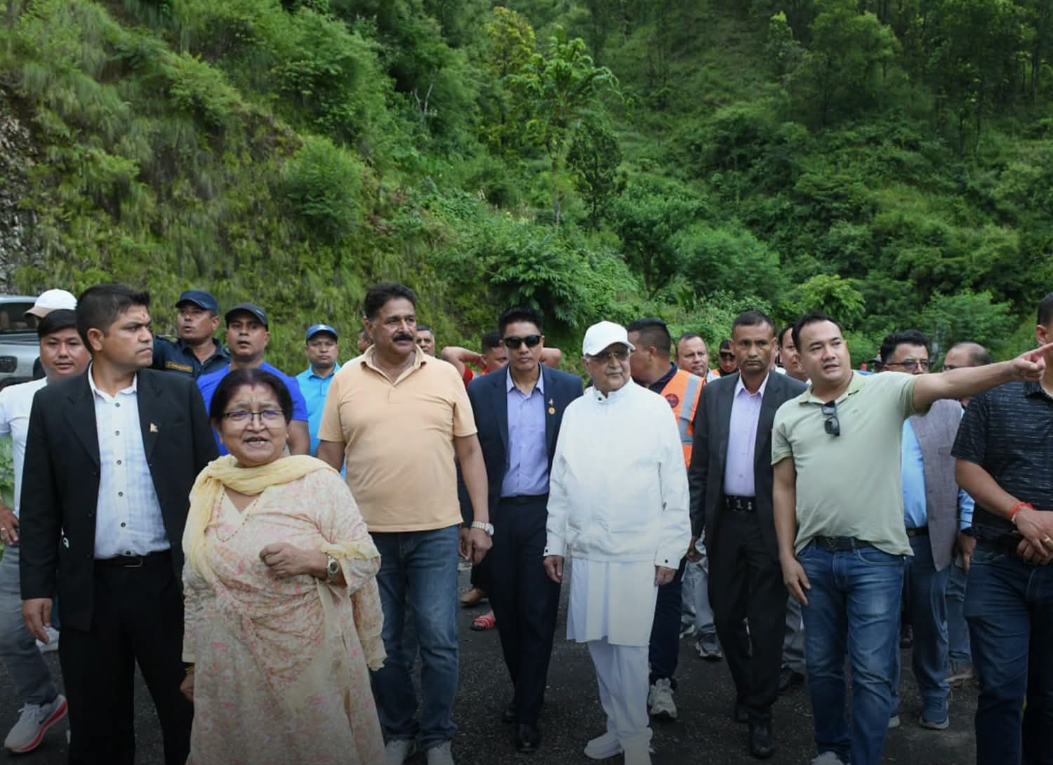 राहत तथा उद्धार कार्यमा खटिएका स्वयंसेवक र सम्बन्धित पक्षसँग जानकारी लिने