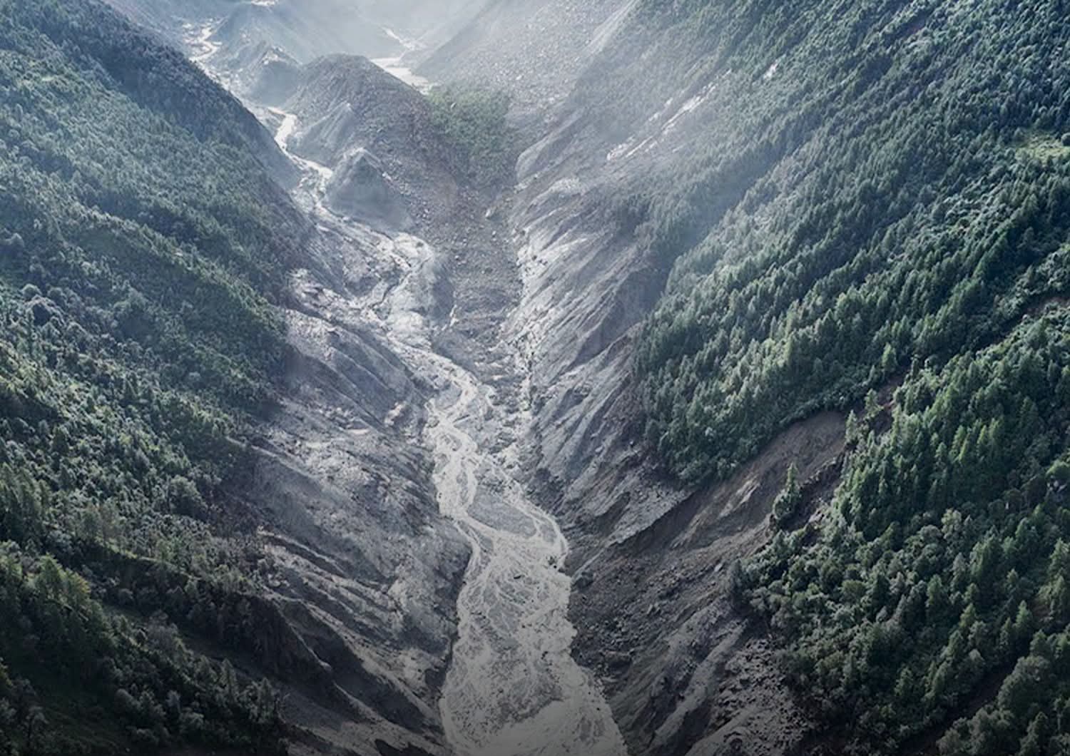 वर्षाका कारण थुप्रिएको माटो ढुंगा तथा गेग्रान बग्दा नयाँ जोखिम सिर्जना हुनसक्ने