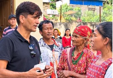 प्रजिअ गणेश अर्याल विकट चेपाङ बस्ती कालिटारका ८४ जनाले गाउँमै पाए नागरिकता