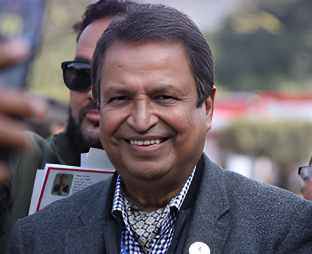 उद्योगी विनोद चौधरी  एमालेको समानुपातिक देखि देउवा समूहमा अवसरकाे लागि गगन थापामा