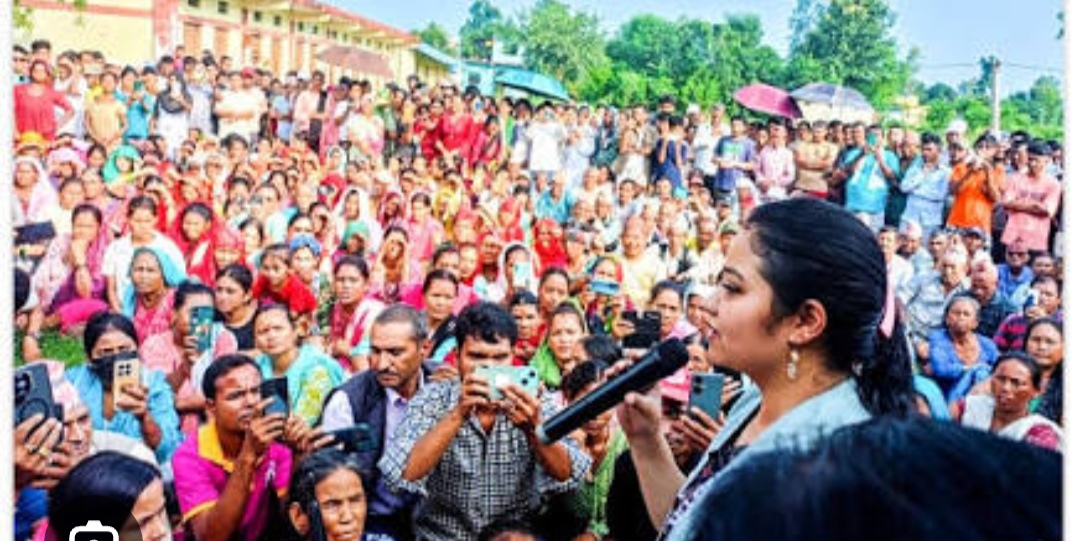 चितवनमा भूमिहीनका समस्या समाधान र सहकारीपीडितका गुनासा सम्बोधन गर्न मन्त्री रावलको चासो
