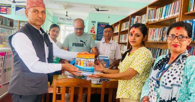 मानवअधिकार तथा शान्ति समाज द्वारा पुस्तक हस्तान्तरण