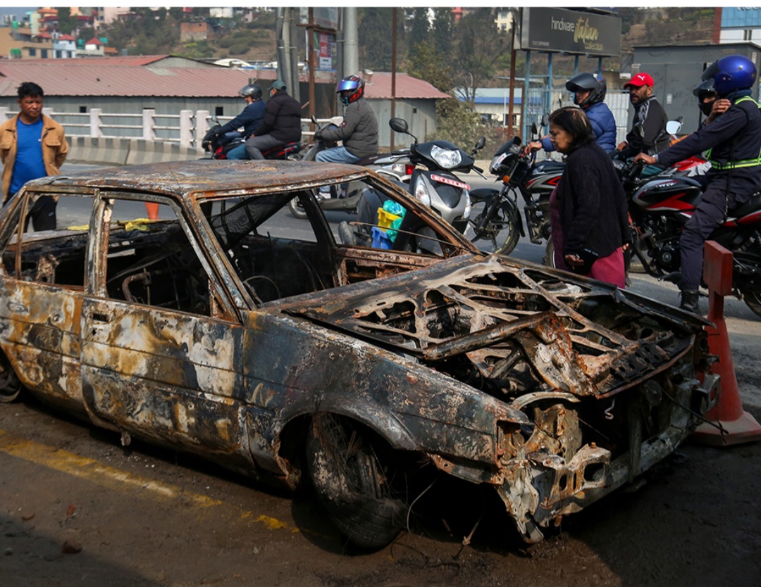 नैकाप र सुकेधारामा मंगलबार  बिहान दुई गाडी जल्याे
